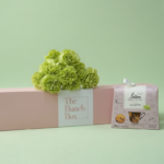 The Emerald Tea Ritual features ten vibrant jungle green carnations paired with heritage Loison Zaletto biscuits (200g). Housed in our signature gift box, this set offers a bold, modern twist on the classic tea break, combining long-lasting botanical beauty with the artisanal quality of premium Italian confectionery. Perfect for corporate gratitude or unique personal celebrations.