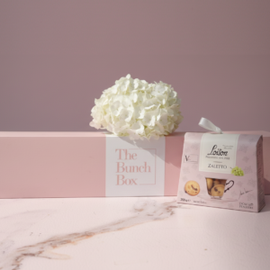 The Hydrangea Tea Break Bundle balances the elegance of a lush white hydrangea with the artisanal quality of 200g Loison Zaletto biscuits. Presented in our signature gift box, this set offers a refined way to send gratitude or celebrate a milestone with a touch of Italian heritage and fresh botanical beauty.